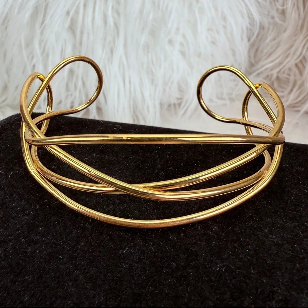 Vintage lightweight, goldtone, cuff bracelet